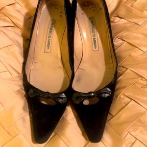 Manolo Blahnik Vintage Kitten Heels. Size 37.